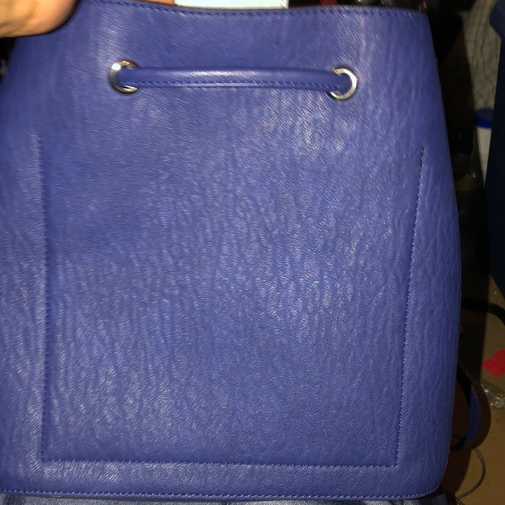 CALVIN KLEIN GBRIANNA BUCKET BAG